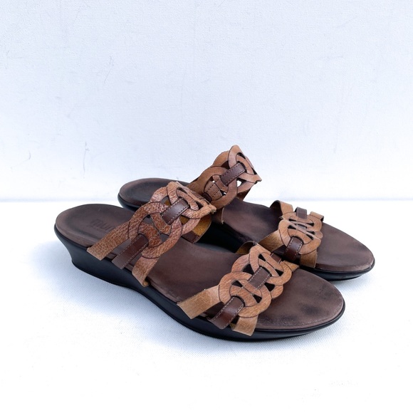 Munro Brown Leather Wedge Sandals w/ Circle Design - Picture 1 of 7
